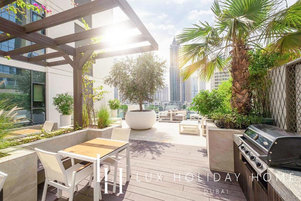 Lux Contemporary Suite With Full Marina View 6 Dubai Bagian luar foto